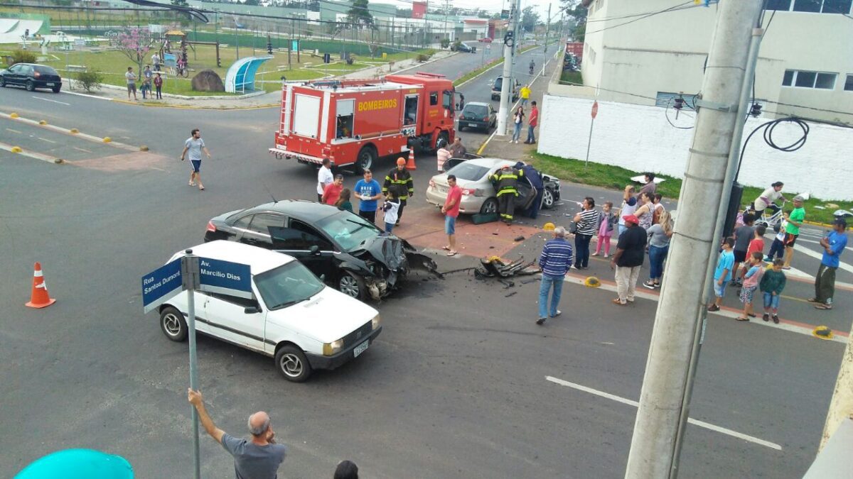 Colisão entre veículos deixa três pessoas feridas em Osório