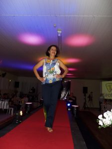 Lojas Dione Modas realizam desfile no chá da Amizade em Osório