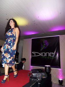 Lojas Dione Modas realizam desfile no chá da Amizade em Osório