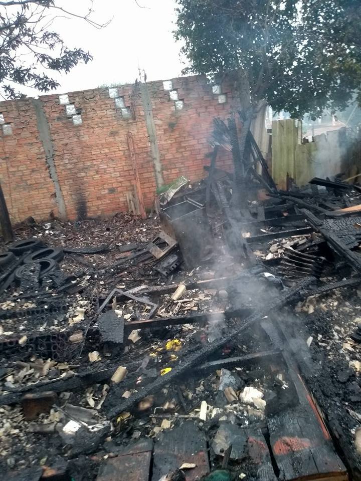 Residência é completamente destruída pelo fogo em Osório