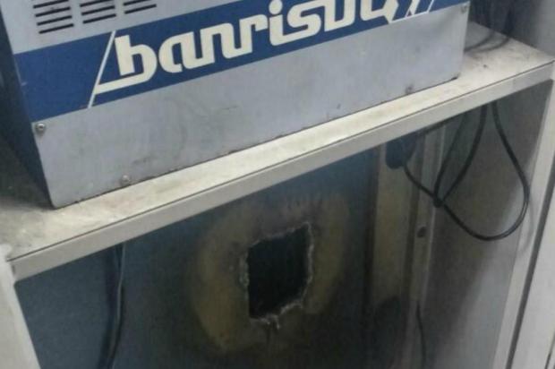 Caixa eletrônico dentro de supermercado é atacado por bandidos em Tramandaí