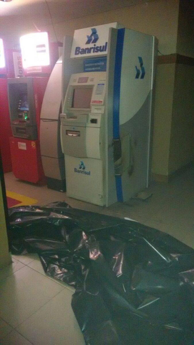 Bandidos atacam caixa eletrônico em supermercado de Imbé