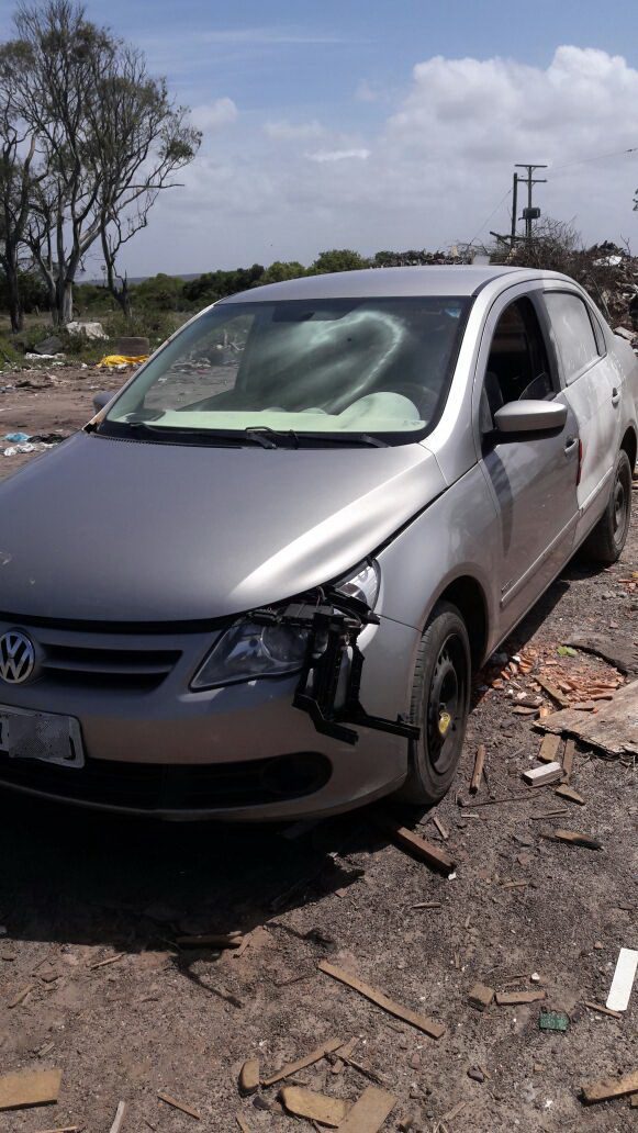 Carro roubado durante assalto a residência de idosos é localizado abandonado em Tramandaí