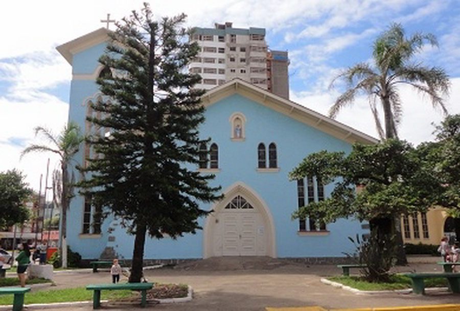 Igreja localizada no centro de Tramandaí tem princípio de incêndio