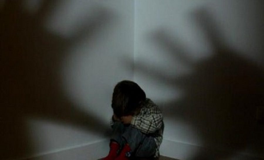 BM encontra criança de dois anos abandonada e trancada dentro de uma casa em Nova Tramandaí
