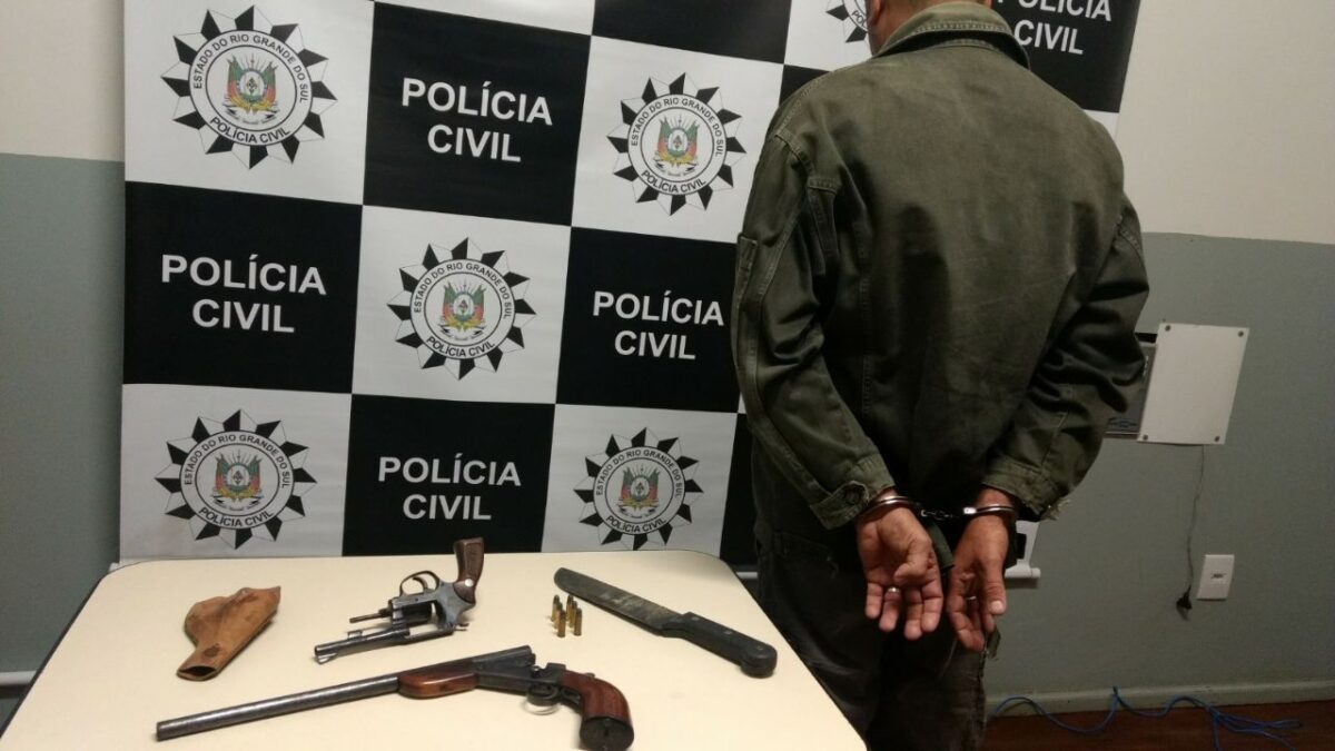Após denúncia de tiroteio, homem é preso com armas em Osório