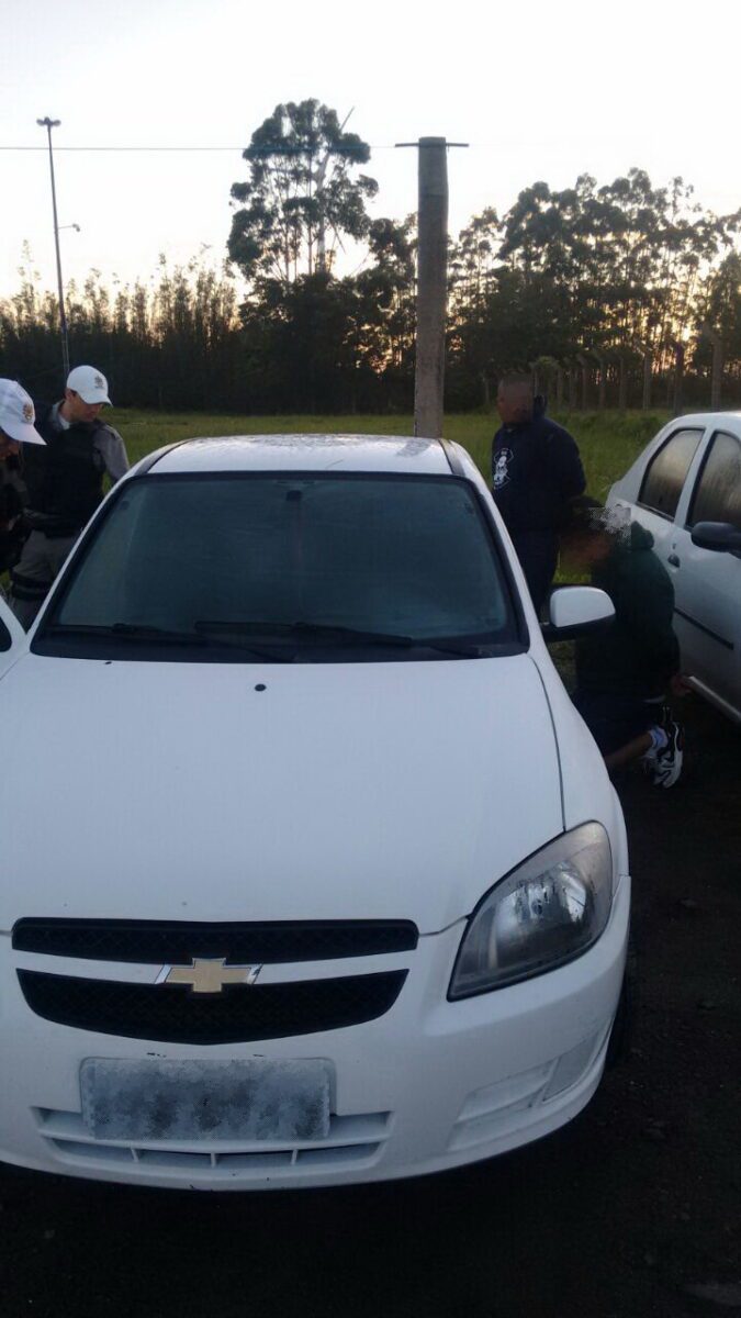 Apenados do regime semiaberto são presos com drogas e carro roubado em Osório