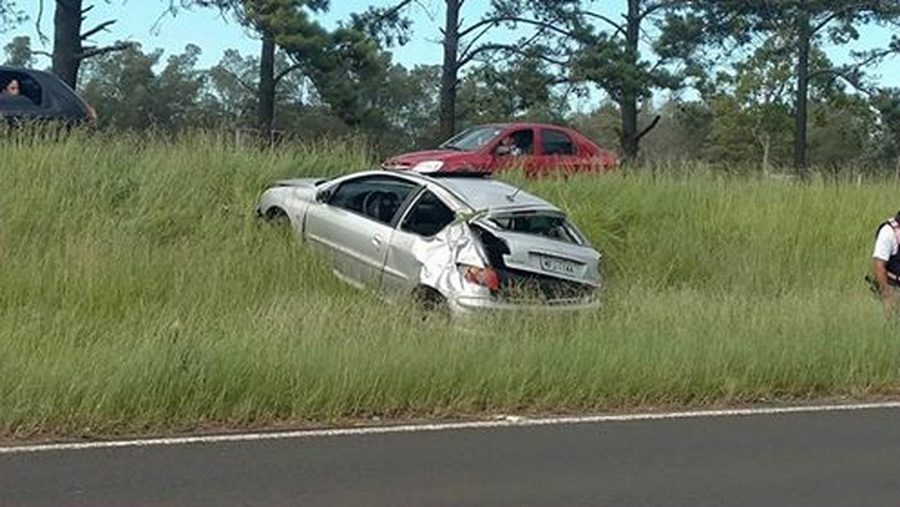 Motorista perde controle do veículo e capota na RS-030 em Osório