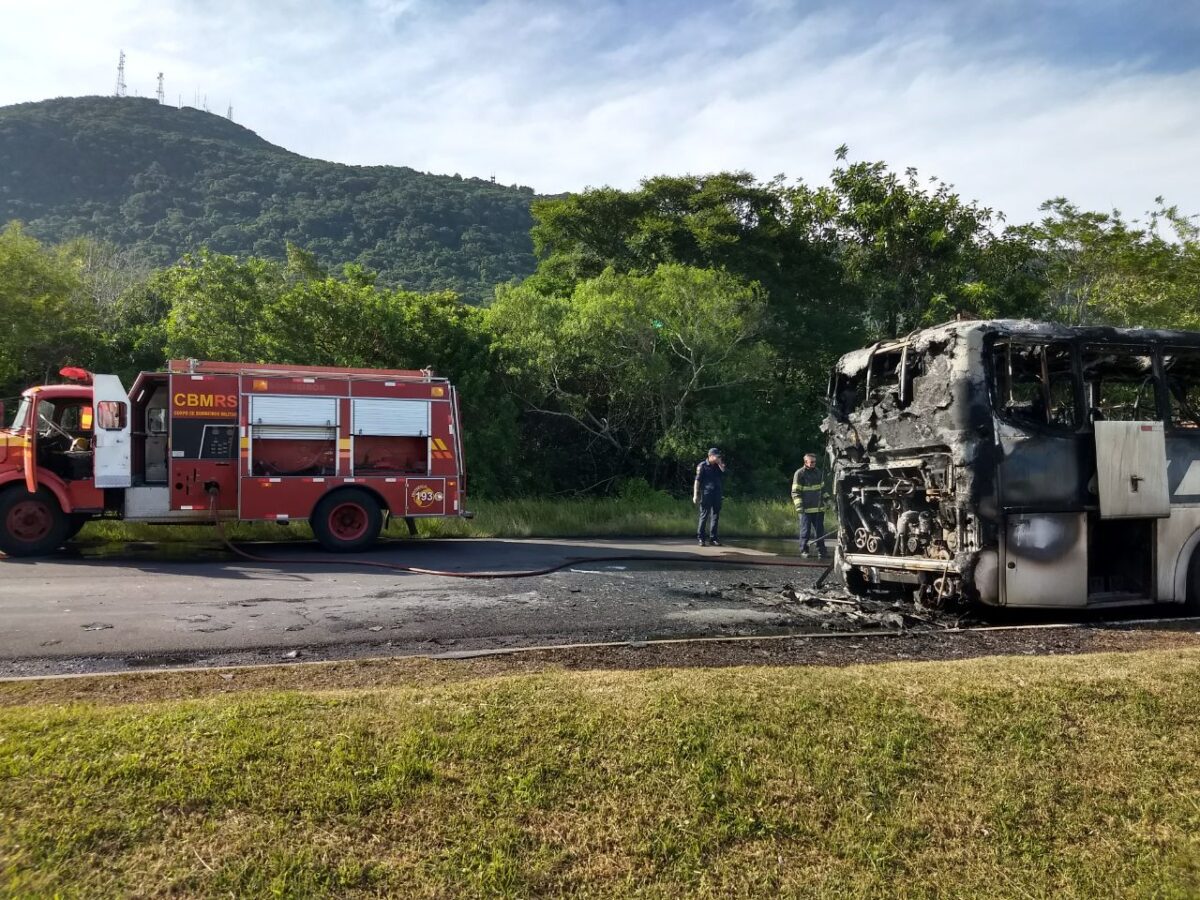 Unesul emite nota após incêndio em ônibus em Osório