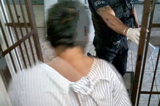 Homem é preso após ameaçar policiais com faca e facão em Santo Antônio da Patrulha