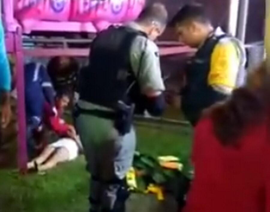 Mulher e criança ficam feridas ao cair de brinquedo em parque de diversões
