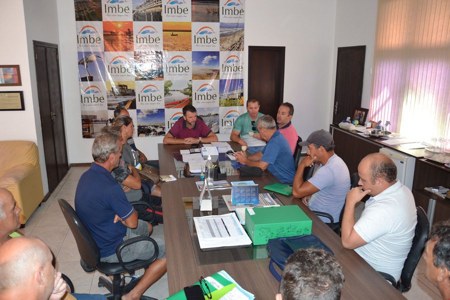 Prefeitura reúne pescadores para discutir sarilhos da Courhasa em Imbé