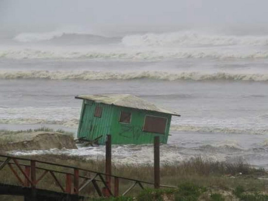 Ciclone se forma na costa gaúcha: frio, vento forte e ressaca no mar