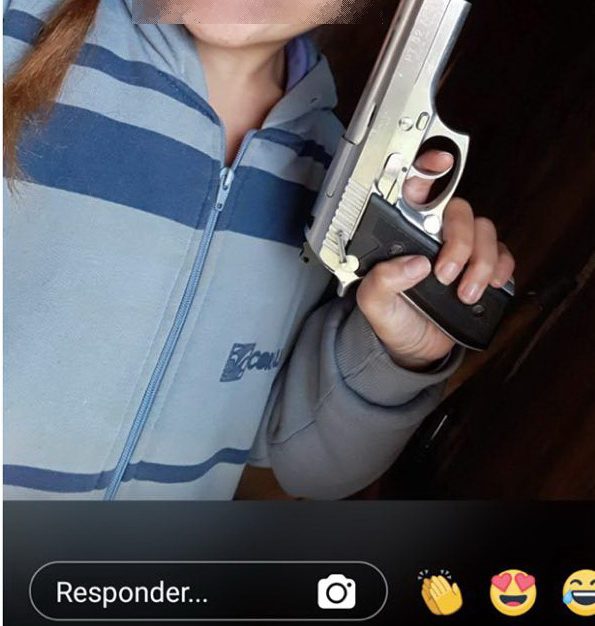 Jovem posta foto com arma em rede social e BM desmantela boca fumo em Tramandaí