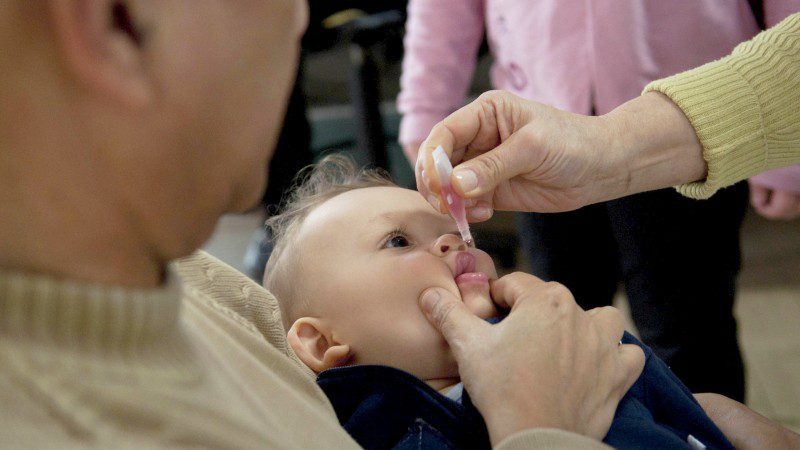 Vacinação contra pólio e sarampo ocorre em agosto para menores de 5 anos