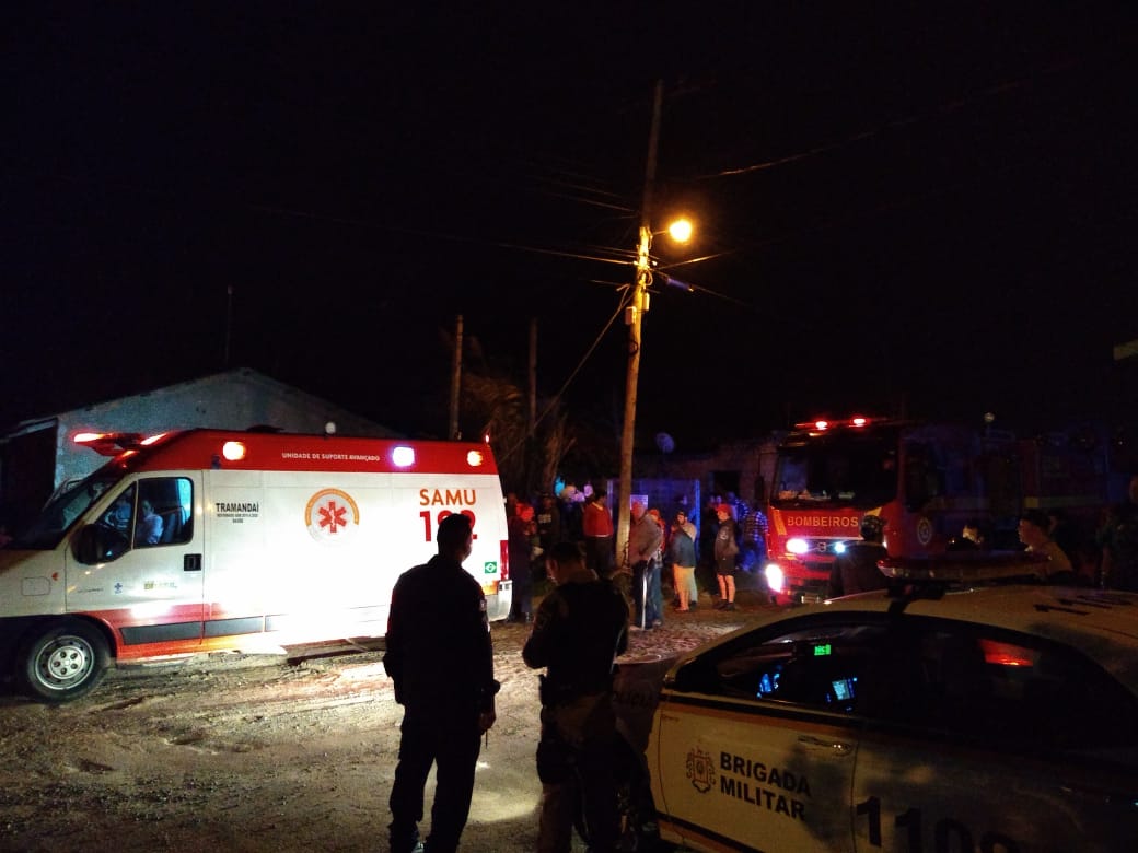 Motorista é baleado diversas vezes na frente de duas crianças em Tramandaí