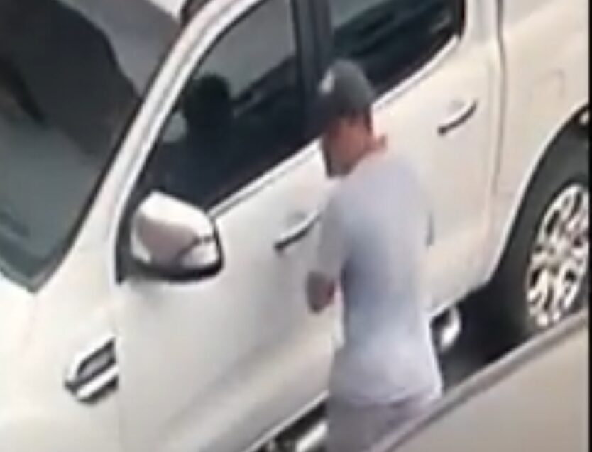 Câmeras de vigilância flagram homem arrombando veículo em Osório