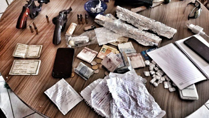 Casal é preso em Mostardas com armas e drogas