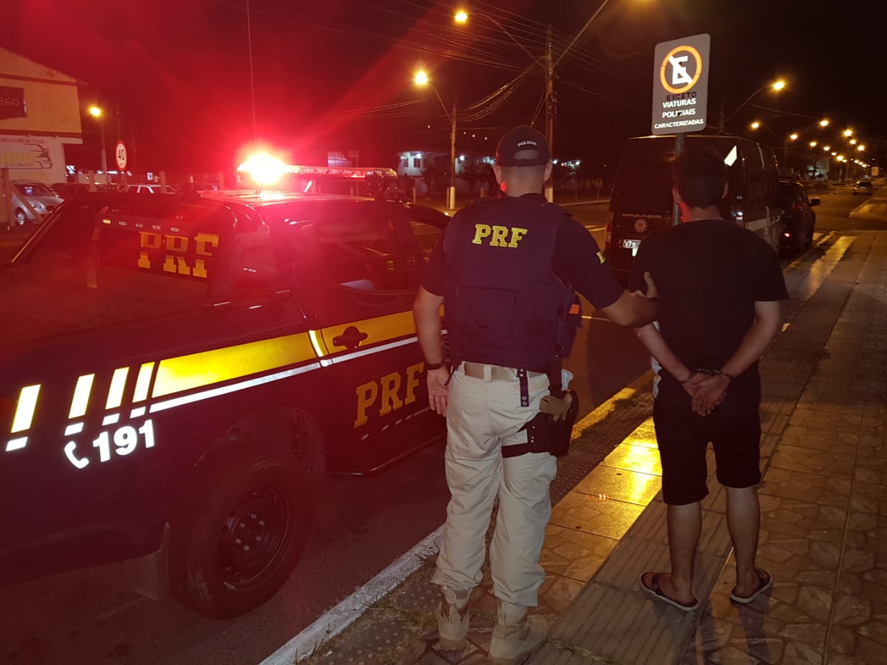Motorista embriagado é preso após capotar caminhonete em Osório