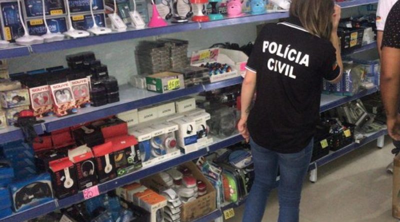 Polícia apreende mercadorias durante fiscalização em estabelecimentos comerciais de Capão da Canoa