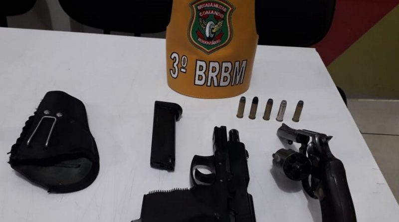 Motorista sem CNH é preso por porte ilegal de arma de fogo em Tramandaí