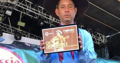 Vitor Hugo é vencedor do desafio “Os Trovadores” no Rodeio de Osório