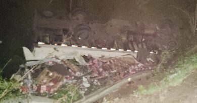 Caminhão tomba deixando casal e criança feridas em acidente em Osório