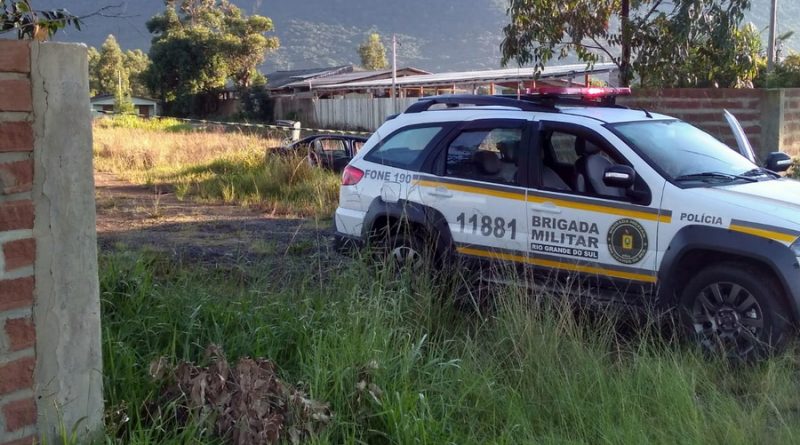 Veículo roubado é encontrado abandonado em Osório