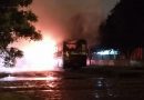 Ônibus estacionado pega fogo em Tramandaí