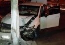Motorista foge de abordagem da BM e colide veículo em poste em Osório