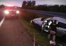 Motorista fica ferido após carro capotar na freeway