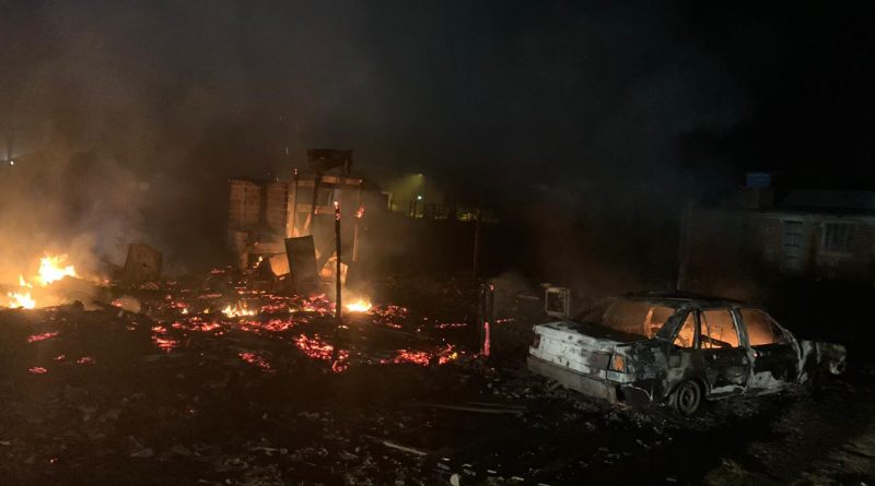 Fogo atinge quatro casas e deixa mortos em Capão da Canoa