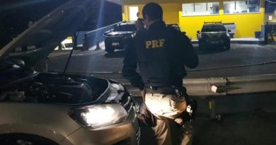 Motorista é preso após fugir da polícia e dirigir em alta velocidade na Freeway