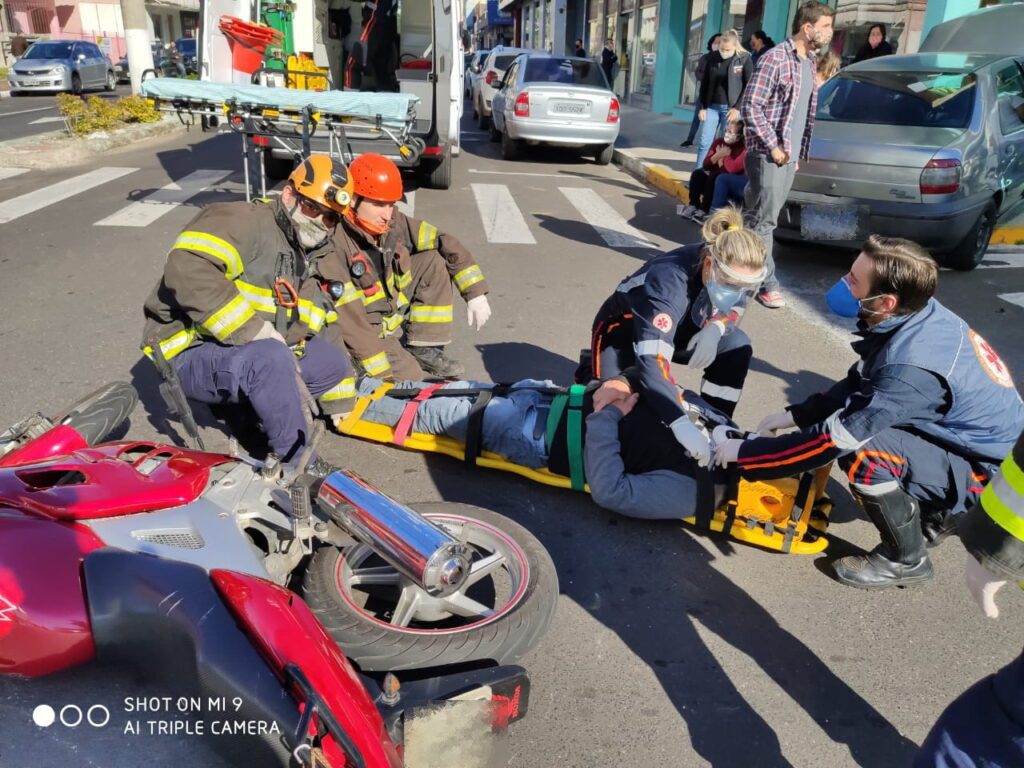 Colisão deixa motociclista ferido no centro de Osório
