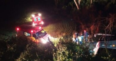 Acidente com ônibus da Unesul deixa dois mortos
