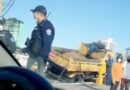 Caminhão do Daer cai em buraco na ponte Ponte Giuseppe Garibaldi (vídeo)