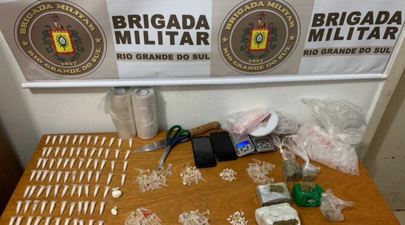 Casal é preso com mais de 200 pedras de crack em Balneário Pinhal