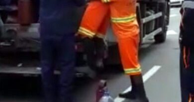 Gari fica ferido em caminhão de lixo em Osório (vídeo)