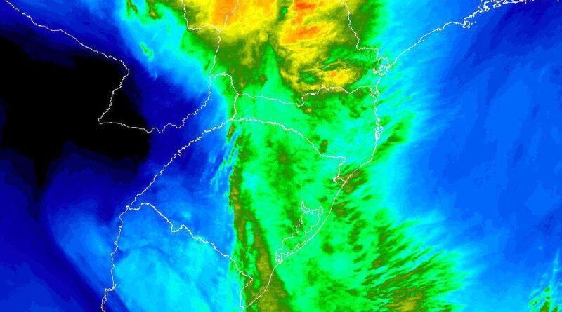 Dois ciclones simultaneamente na costa brasileira: um no RS