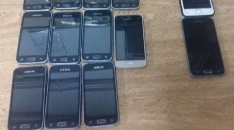 BM evita arremesso de 11 celulares para o interior da penitenciária de Osório