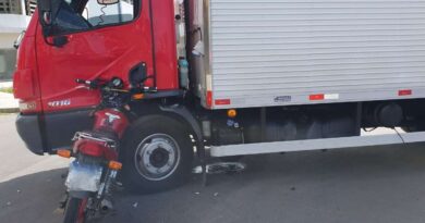 Colisão envolvendo caminhão deixa motociclista ferido em Imbé