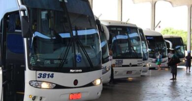 Viagens de ônibus sofrem alterações devido a bloqueios em rodovias no RS