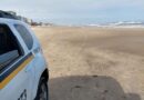 BM realiza fiscalização e aborda mais de 200 pessoas na faixa de areia da praia