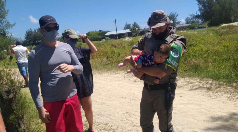 Recém-nascido é salvo por policiais militares após engasgar com leite em Capão da Canoa