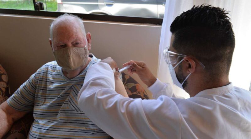 Coronavírus: morador do bairro Sulbrasileiro é o primeiro idoso vacinado em Osório