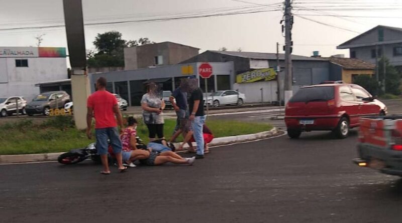 Colisão entre moto e carro deixa feridos em Osório