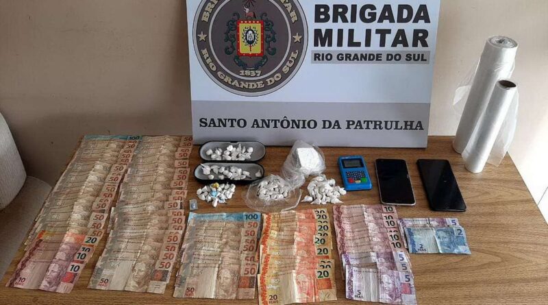 Denúncia leva a apreensão de mais de 100 porções de cocaína em Santo Antônio da Patrulha