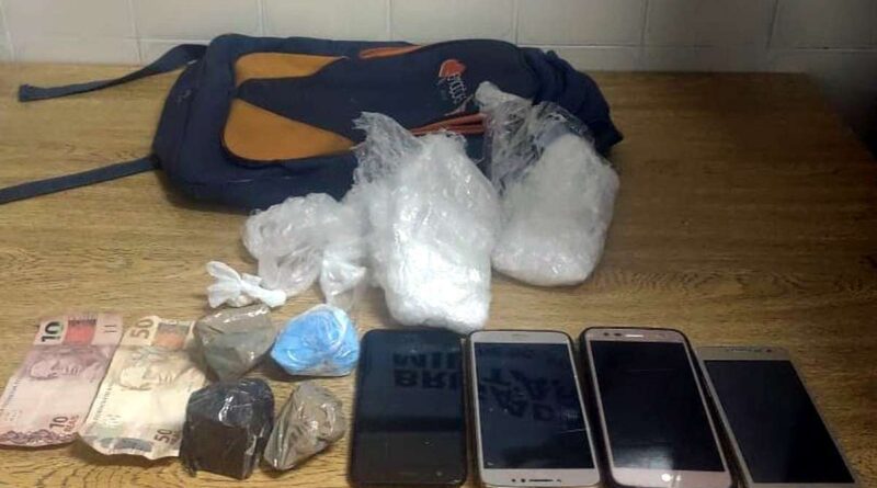 Gêmeos são presos tentando arremessar drogas e celulares para dentro penitenciária de Osório