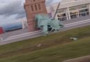 Vento forte derruba Estátua da Havan na Estrada do Mar