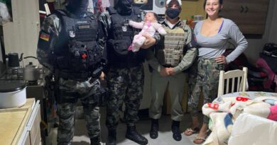 Bebê de um mês é salvo por policiais em Torres